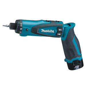 Makita ไขควงกระแทกไร้สาย (พร้อมแบตเตอรี่ BL7010 x 2 ก้อน และแท่นชาร์จ DC07SA)